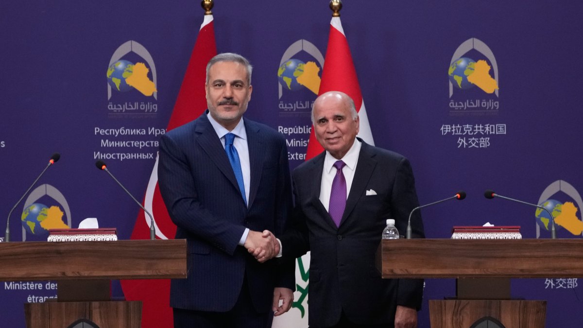 Turkish FM holds talks with Iraqi, Saudi officials