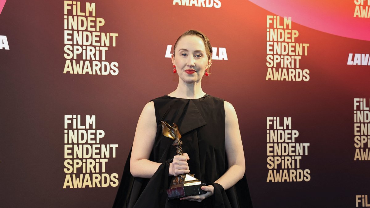 Best Supporter Performance in a New Scripted Series winner Erin Doherty for "Adolescence" holds her award during the Film Independent Spirit Awards at the Hollywood Palladium in Los Angeles, California, U.S., Feb. 15, 2026. (Reuters Photo)