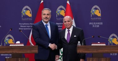 Foreign Minister Hakan Fidan and his Iraqi counterpart Fuad Hussein shake hands after their meeting at the Foreign Ministry building, Baghdad, Iraq, Nov. 2, 2025. (AP Photo)