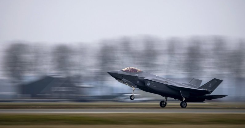 An F-35 fighter jet lands during an exercise at Schiphol Airport, Netherlands, Jan. 27, 2026. (EPA Photo)