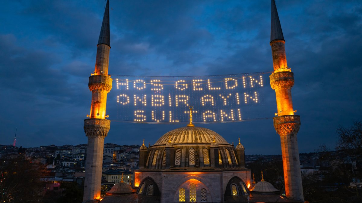 An aerial view of Valide-i Cedid Mosque illuminated with mahya lights during Ramadan, Üsküdar, Istanbul, Türkiye, March 1, 2025. (Shutterstock Photo)