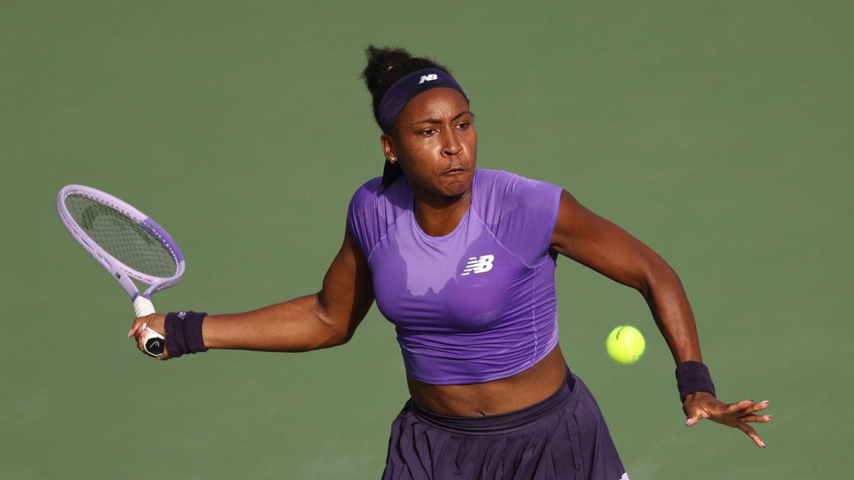 U.S.' Coco Gauff of the United States in action during her round-of-32 match against Russia's Anna Kalinskaya at the Dubai Tennis Stadium, Dubai, UAE, Feb. 17, 2026. (Reuters Photo)