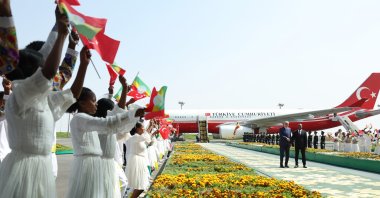 Ethiopian children greet President Recep Tayyip Erdoğan as he shakes hands with Prime Minister Abiy Ahmed at the airport, Addis Ababa, Ethiopia, Feb. 17, 2026. (AA Photo)