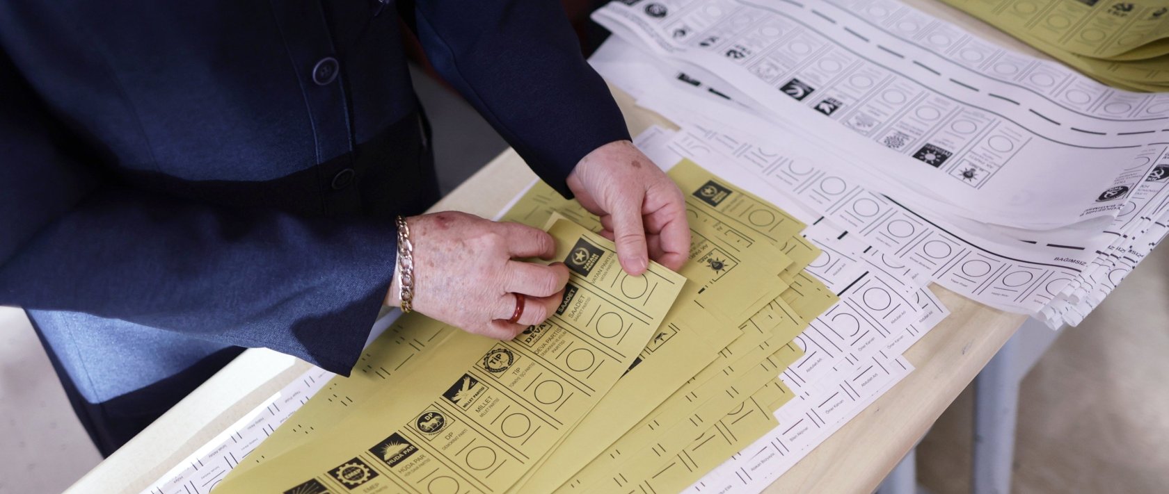 An official prepares ballot papers for the local elections, Istanbul, Türkiye, March 31, 2024. (EPA Photo)