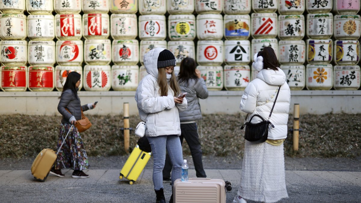 Chinese visitors to Japan down 60.7% in January amid spat in ties