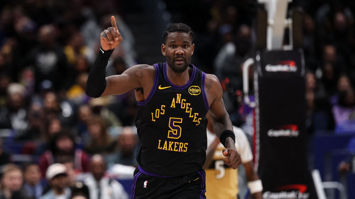 Los Angeles Lakers' DeAndre Ayton celebrates after scoring against the Washington Wizards during the second half at Capital One Arena in Washington, U.S., Jan. 30, 2026. (AFP Photo)
