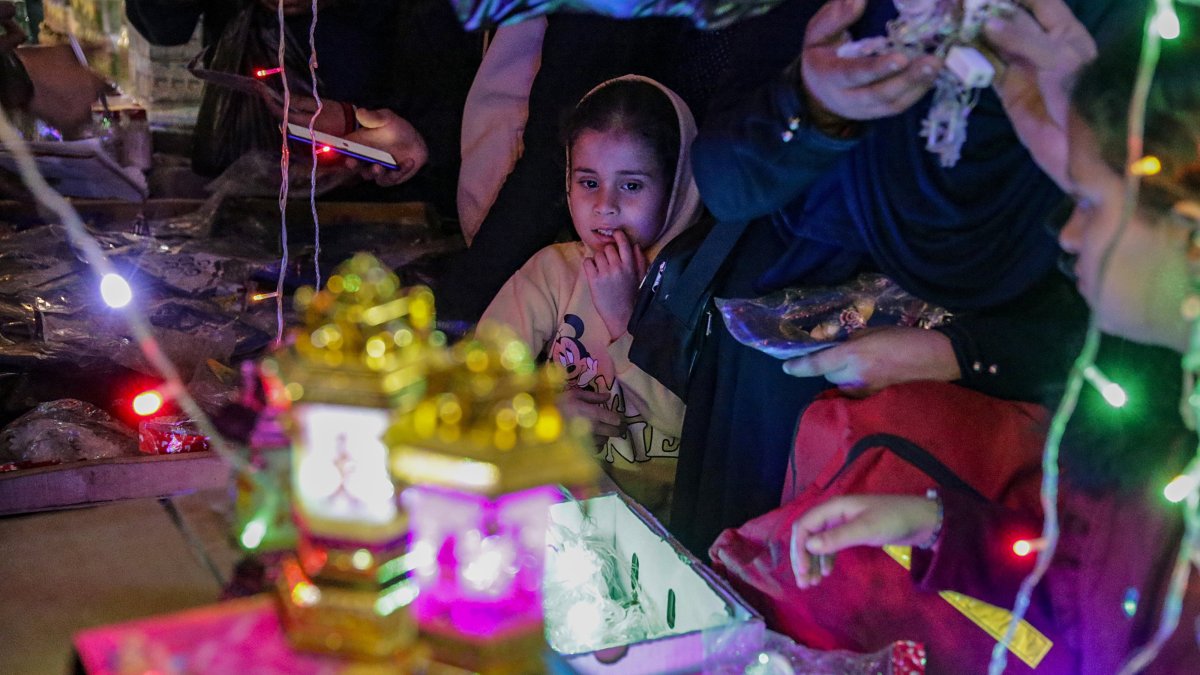 A Palestinian vendor sells traditional lanterns called 'fanous' in a market before the holy month of Ramadan in Gaza City, Palestine, Feb. 17, 2026. (EPA Photo)
