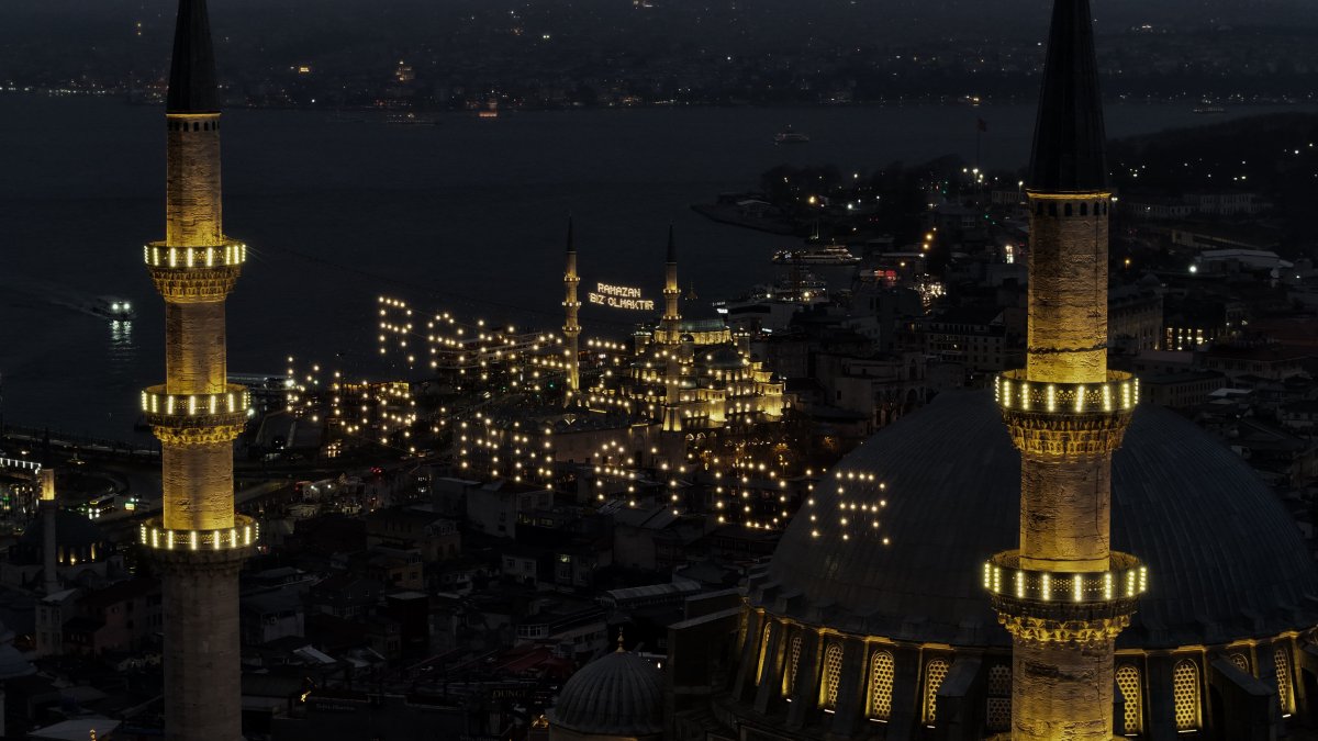 
An aerial view shows illuminated Ramadan mahyas displayed between the minarets of Süleymaniye Mosque and Yeni Mosque in Istanbul, Feb. 18, 2026. (IHA Photo)