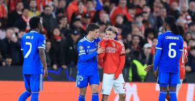 Benfica's Gianluca Prestianni (2nd R) argues with Real Madrid's Vinicius Junior (L) during the UEFA Champions League knockout round play-off first leg match at Estadio da Luz, Lisbon, Portugal, Feb. 17, 2026. (AFP Photo)

