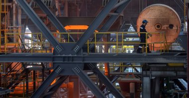 A steel worker walks through an electric-arc furnace at a factory near Bilecik, Türkiye, Oct. 3, 2025. (Reuters Photo)