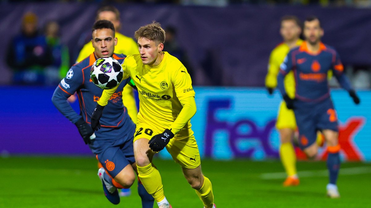 Bodo/Glimt's Fredrik Sjovold (R) and Inter's Lautaro Martinez in action in the UEFA Champions League playoffs, in Bodo, Norway, Feb. 18, 2026. (EPA Photo)