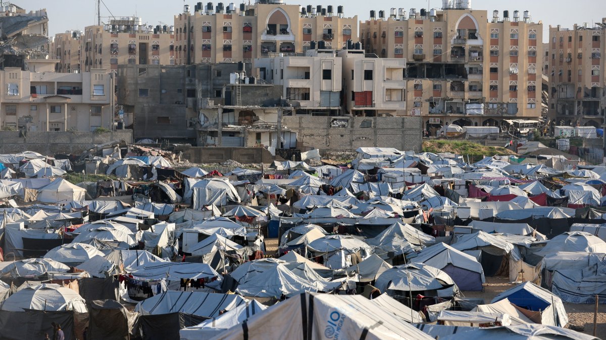 Palestinians displaced during the two-year Israeli offensive shelter at a tent camp in Khan Younis in the southern Gaza Strip, Feb. 10, 2026. (Reuters Photo)