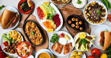Nutrition experts say a balanced approach to sahur and iftar – focusing on whole foods, hydration and mindful portions – can help fasters maintain health, productivity and well-being throughout the month. (Shutterstock Photo)