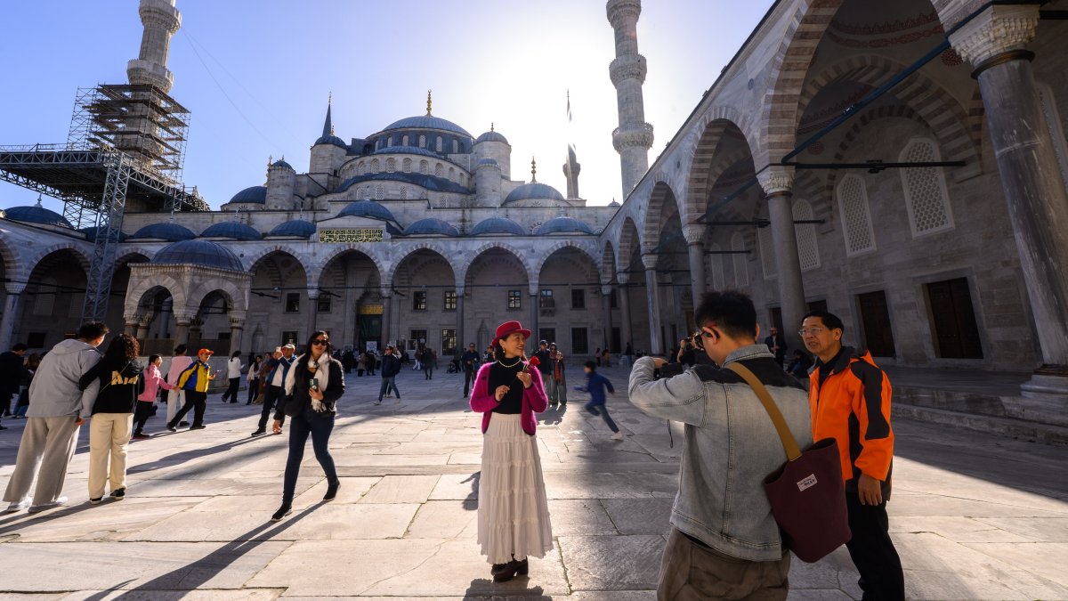 Tourist arrivals in Türkiye jump nearly 3.5% in January