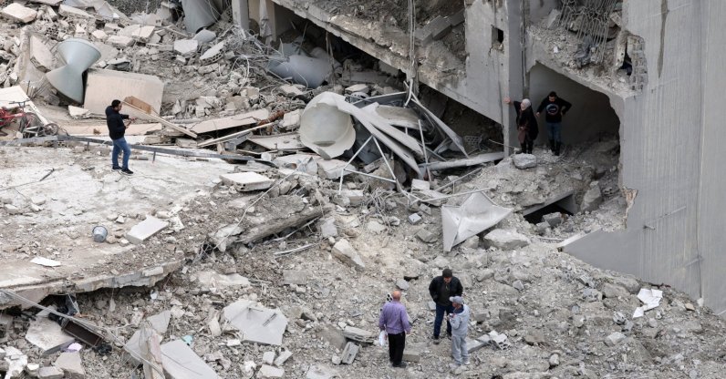 People inspect a destroyed building following an Israeli air strike in the village of Qannarit, southern Lebanon, Jan. 22, 2026. (EPA Photo)