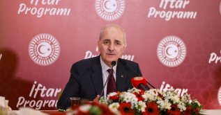 Parliament Speaker Numan Kurtulmuş speaks to journalists at an iftar meeting with editors-in-chief of media organizations at the Parliament’s Filizi Köşk Social Facility in Istanbul, Türkiye, Feb. 20, 2026. (AA Photo)
