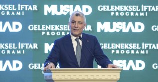 Trade Minister Ömer Bolat delivers a speech at a MÜSIAD iftar program, Istanbul, Türkiye, Feb. 21, 2026. (AA Photo)