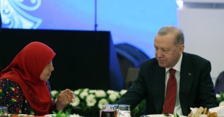 President Recep Tayyip Erdoğan talks to Emine Özdoğan, head of a women's farming cooperative, during an iftar dinner, Ankara, Türkiye, Feb. 21, 2026. (AA Photo)