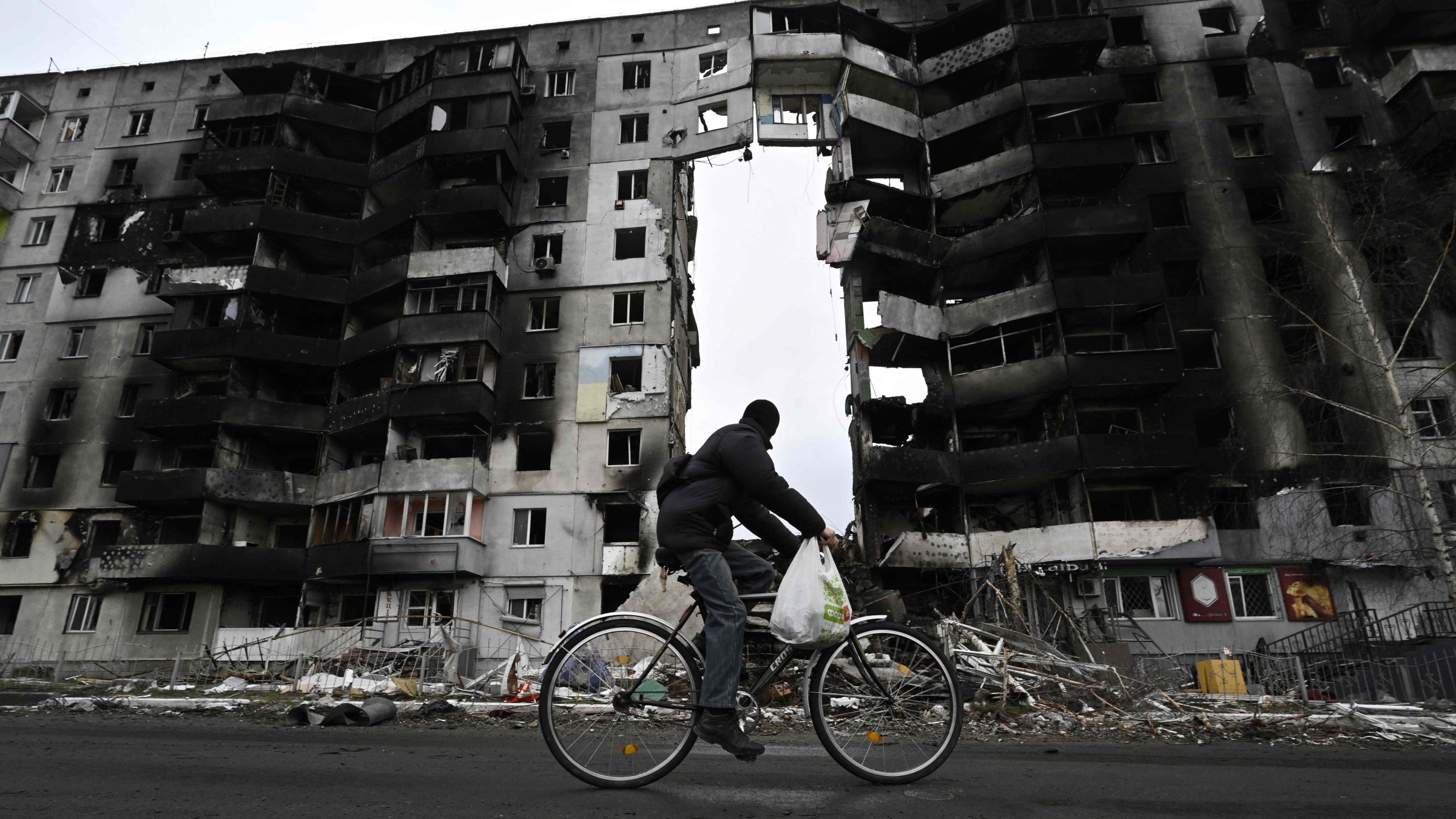 A cyclist passes by a destroyed building in the town of Borodianka, Kyiv, Ukraine, April 6, 2022. (AFP Photo)