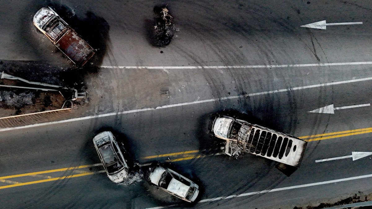 Mexico sees widespread violence after military slays top cartel boss