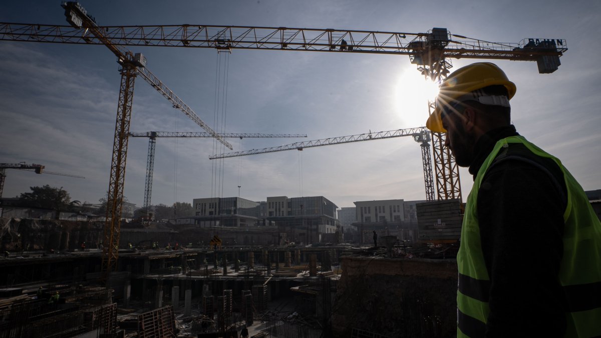 A worker is photographed on a construction site in the southeast following the devastating 2023 earthquakes, Türkiye, Feb. 3, 2026. (AA Photo)