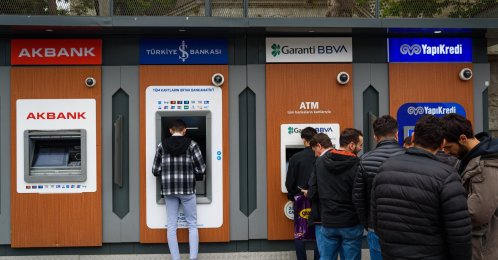 People are seen queuing in front of an ATM, Istanbul, Türkiye, May 12, 2023. (Reuters Photo)