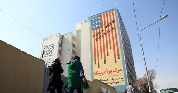 Iranians walk next to an anti-U.S. mural in Tehran, Iran, Feb. 23, 2026. (EPA Photo)
