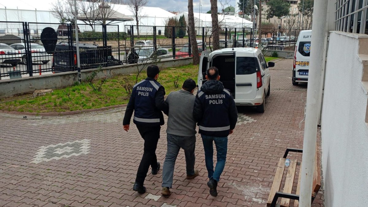 Police detain a wanted Gülenist Terrorist Group (FETÖ) member in Samsun province, northern Türkiye, Feb. 19, 2026. (AA Photo)