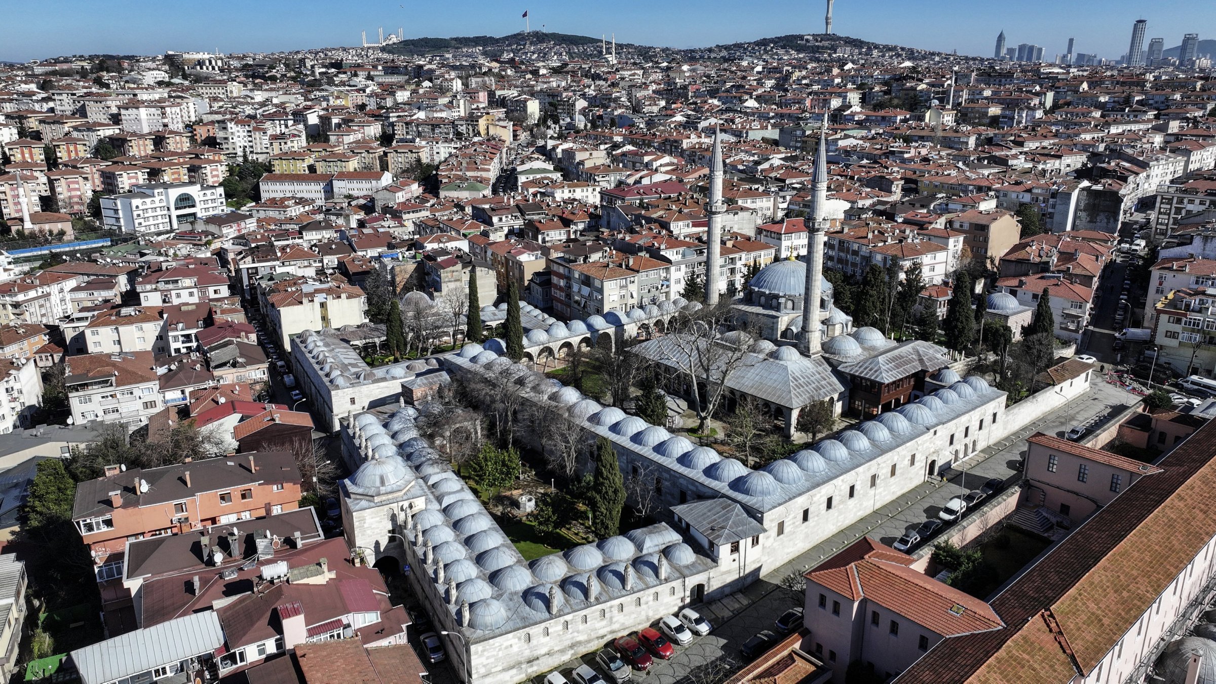 A drone footage shows Üsküdar's Valide-i Atik Mosque, Istanbul, Türkiye, Feb. 14, 2026. (AA Photo)