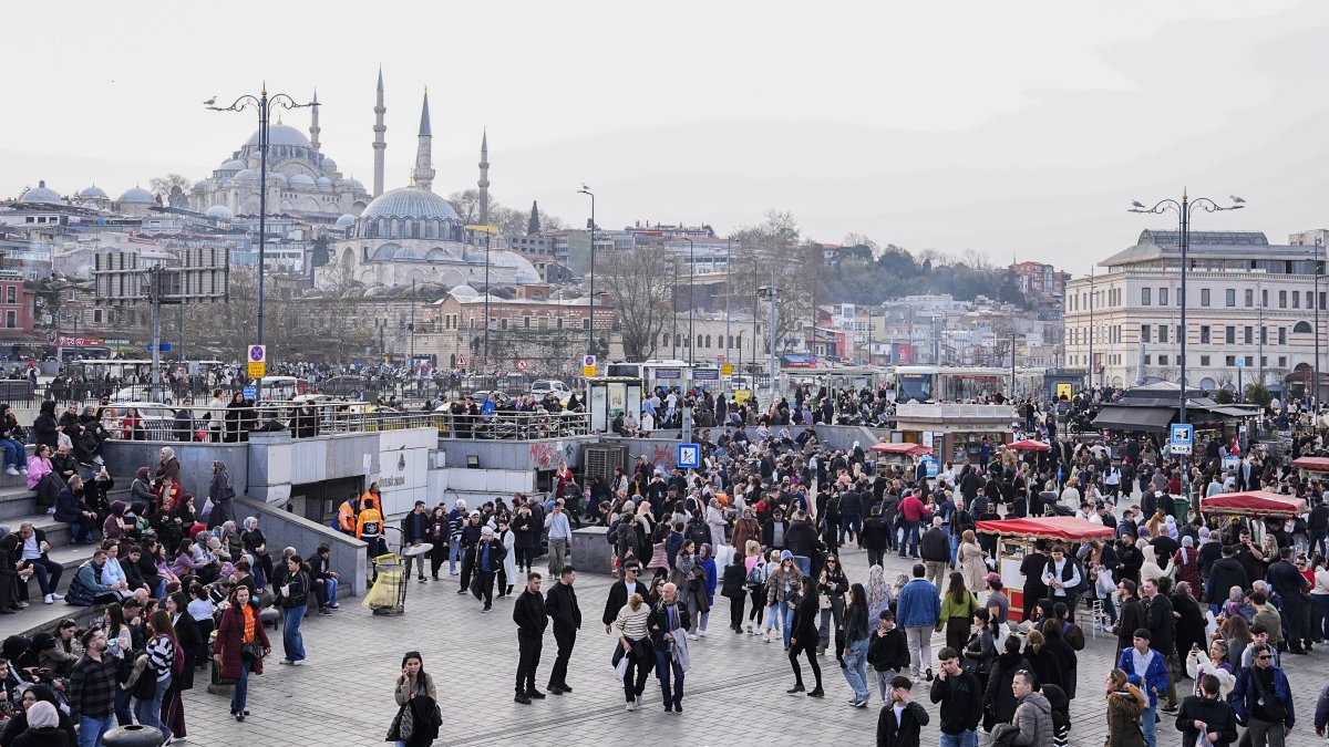 People are seen in the famous Eminönü neighborhood, Istanbul, Türkiye, Feb. 15, 2026. (AA Photo)