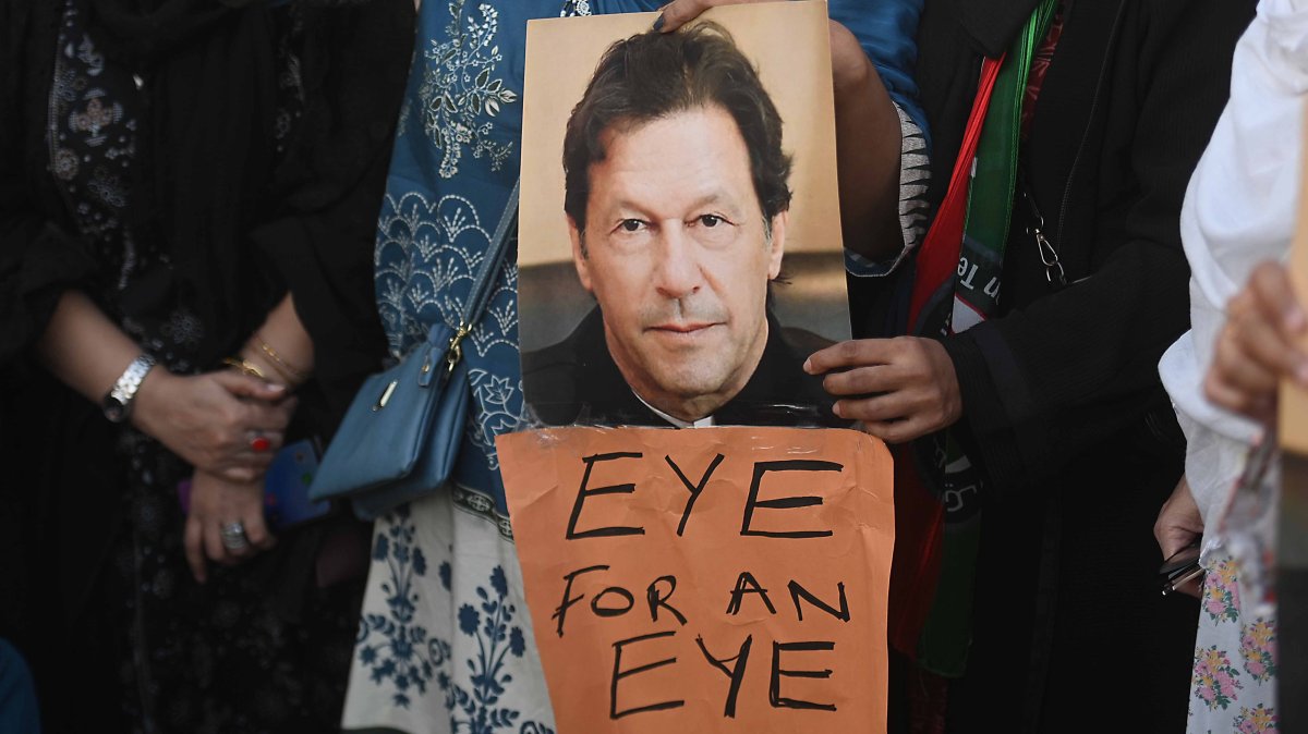 Supporters of jailed former Prime Minister Imran Khan shout slogans during a protest demanding proper medical treatment for him in Karachi, Pakistan, Feb. 13, 2026. (EPA Photo)