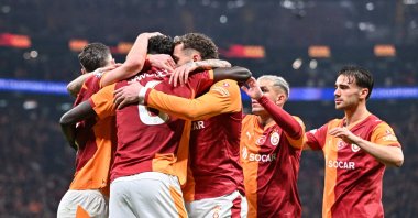 Galatasaray's Davinson Sanchez (2nd L) celebrates with his teammates after scoring during the UEFA Champions League round of 16 play-off first leg match against Juventus at RAMS Park, Istanbul, Türkiye, Feb. 17, 2026. (AA Photo)