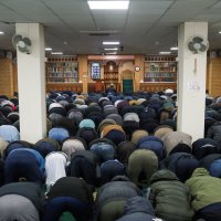 Worshippers attend Friday prayers ahead of the beginning of Ramadan at Khizra mosque in Manchester, Britain, Feb. 13, 2026. (Reuters File Photo)