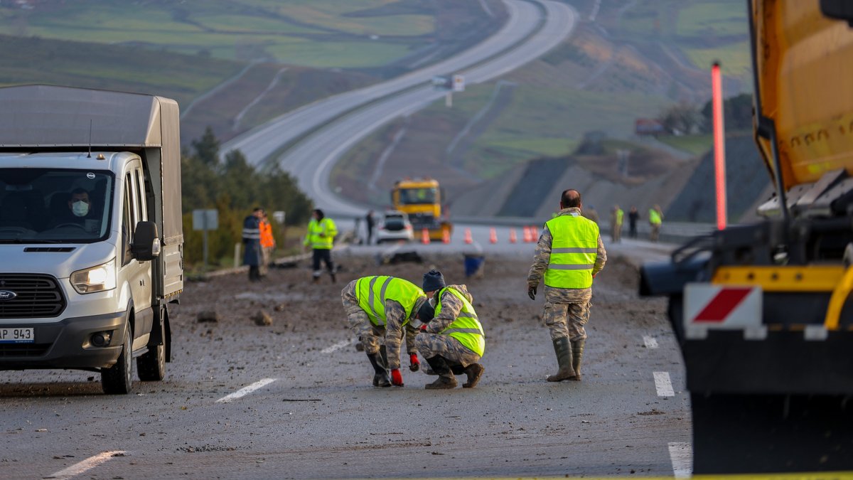 Emergency and security teams work at the crash site in the Naipli area of Karesi district, Balıkesir, Türkiye, Feb. 25, 2026. (AA Photo)