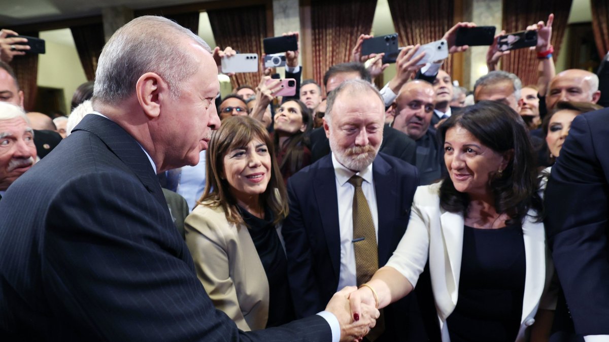 President Recep Tayyip Erdoğan is seen shaking hands with DEM Party lawmaker Pervin Buldan at a reception at Parliament, Ankara, Türkiye, Oct.1, 2025 (AA Photo)