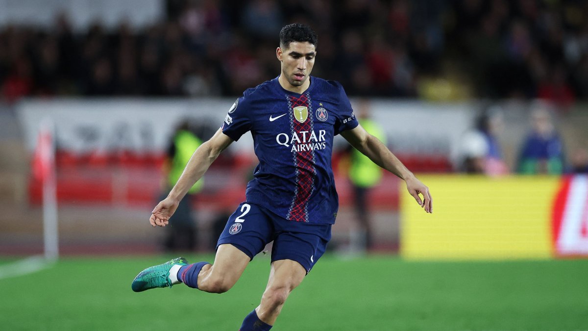 Paris Saint-Germain's Achraf Hakimi controls the ball during the UEFA Champions League knockout round playoff first leg football match between AS Monaco and Paris Saint-Germain at the Stade Louis II, Principality of Monaco, Feb. 17, 2026. (AFP Photo)