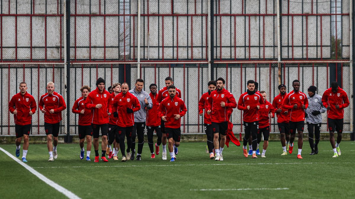 Samsunspor players take part in a training session ahead of the UEFA Conference League round of 16 second leg match against North Macedonia’s Shkendija, Samsun, Türkiye, Feb. 24, 2026. (AA Photo)
