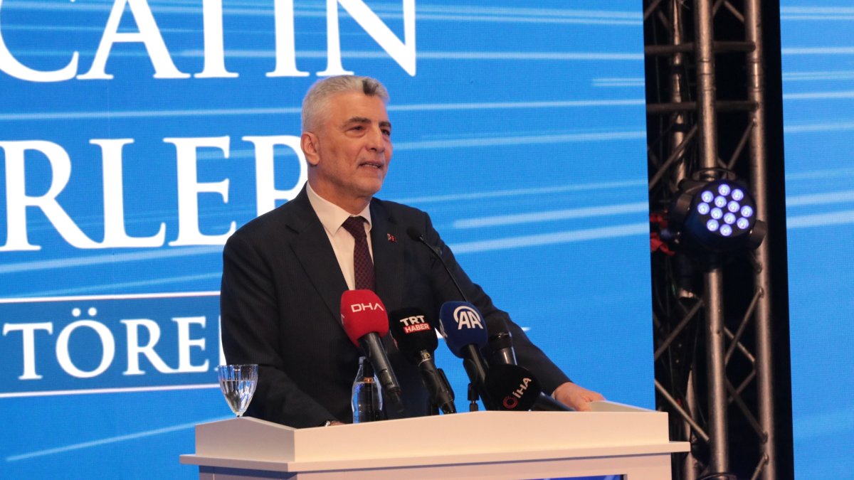 Trade Minister Ömer Bolat speaks at a summit, Kocaeli, northwestern Türkiye, Feb. 14, 2026. (AA Photo)