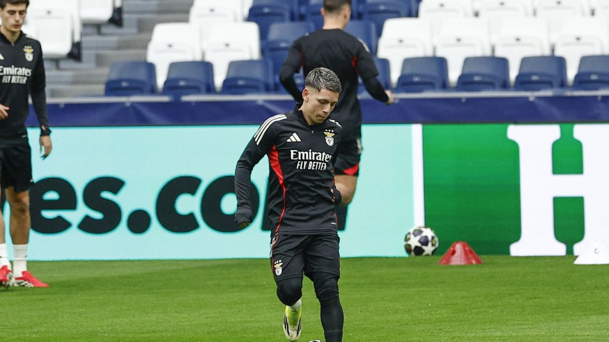 Benfica's Gianluca Prestianni takes part in a training session of the team, Madrid, Spain, Feb. 24, 2026. (EPA Photo)