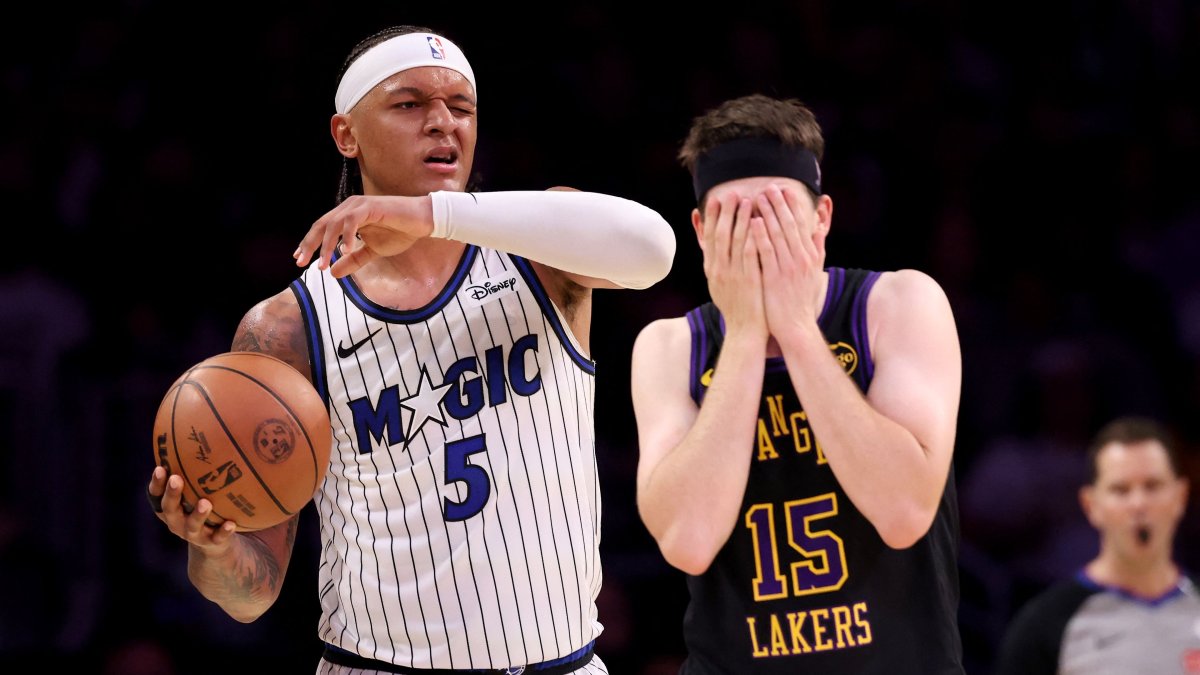 Orlando Magic's Paolo Banchero (L) reacts after a foul by Los Angeles Lakers' Austin Reaves during the fourth quarter at Crypto.com Arena, Los Angeles, U.S., Feb. 24, 2026. (AFP Photo)