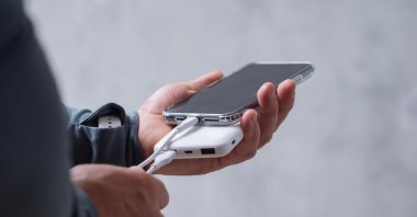 The new technology promises gigabit-speed connectivity, but its higher power consumption is reviving "battery anxiety." (Shutterstock Photo)