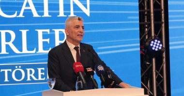 Trade Minister Ömer Bolat speaks at a summit, Kocaeli, northwestern Türkiye, Feb. 14, 2026. (AA Photo)