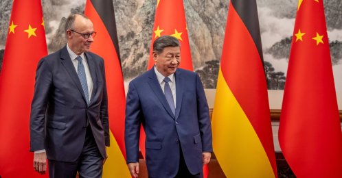 Chinese President Xi Jinping (R) welcomes German Chancellor Friedrich Merz at the state guesthouse, in Beijing, China, Feb. 25, 2026. (Reuters Photo)