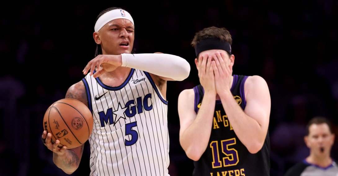 Orlando Magic's Paolo Banchero (L) reacts after a foul by Los Angeles Lakers' Austin Reaves during the fourth quarter at Crypto.com Arena, Los Angeles, U.S., Feb. 24, 2026. (AFP Photo)