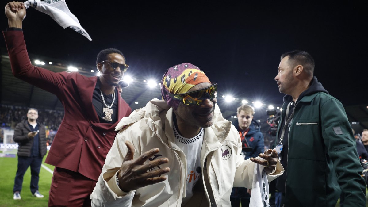 Swansea City co-owner Snoop Dogg poses before the Championship match against Preston North End at Swansea Stadium, Swansea, Wales, Feb. 24, 2026. (Reuters Photo)