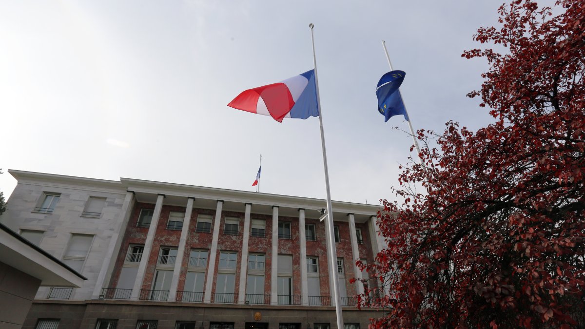 French, Russian embassies in Türkiye clash in online feud