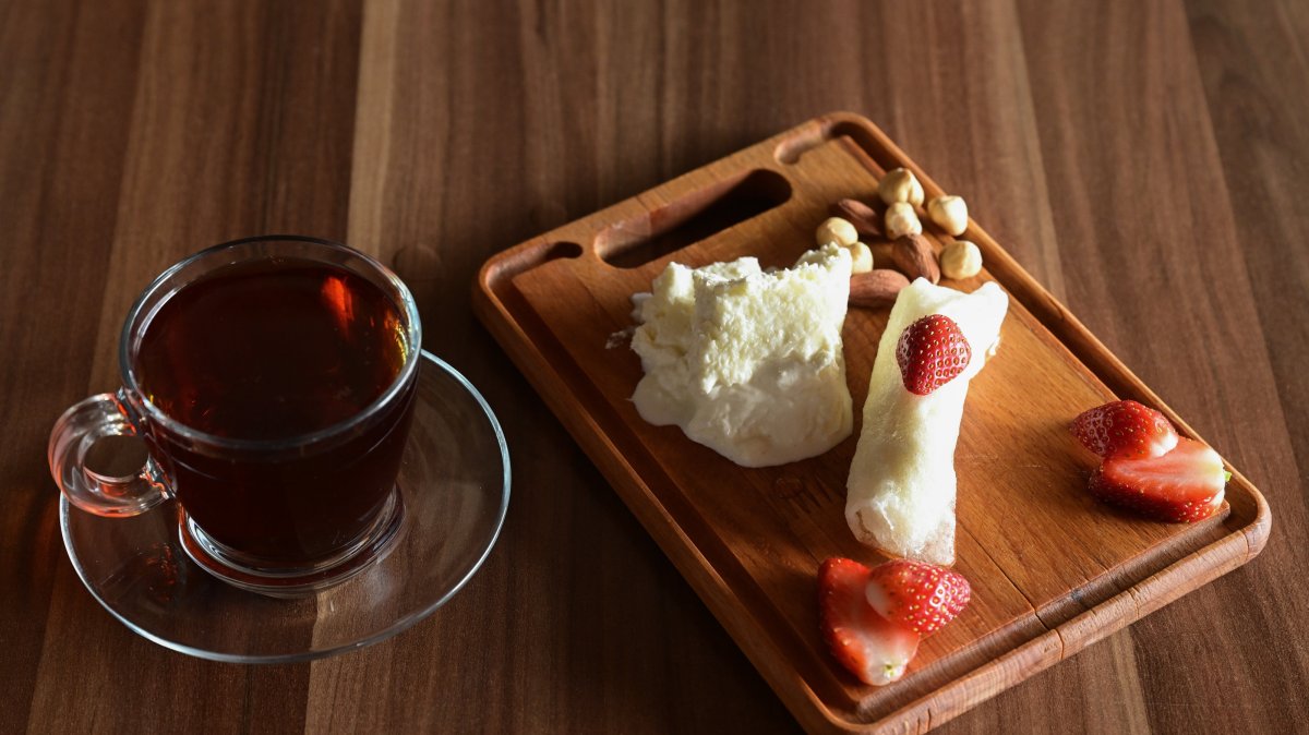 Yalvaç güllaç is served with fruits, Turkish tea and kaymak (clotted cream), Isparta, western Türkiye, Dec. 25, 2025. (AA Photo)