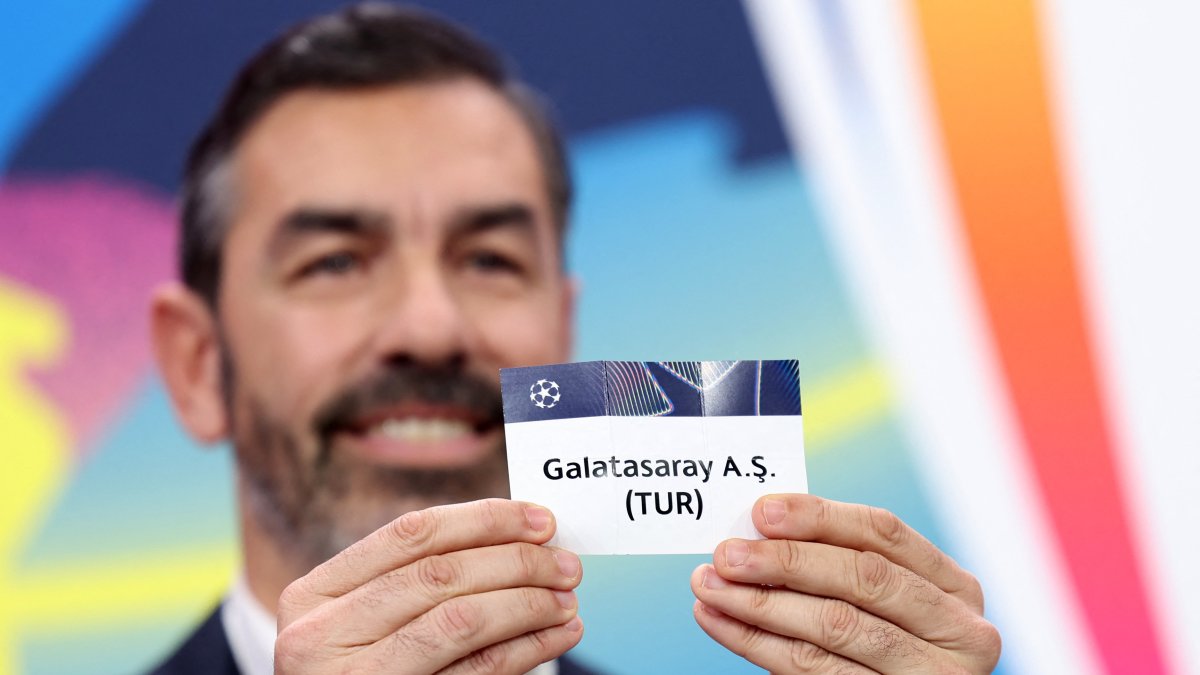Former player Robert Pires draws Galatasaray during the UEFA Champions League knockout phase playoffs draw at UEFA Headquarters, Nyon, Switzerland, Jan. 30, 2026. (Reuters Photo)
