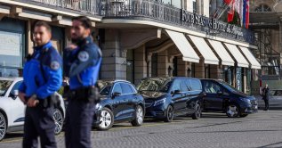 Police officers stand in front of the Hotel des Bergues, Geneva, Switzerland, Feb. 26, 2026. (Reuters Photo)