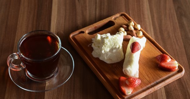 Yalvaç güllaç is served with fruits, Turkish tea and kaymak (clotted cream), Isparta, western Türkiye, Dec. 25, 2025. (AA Photo)